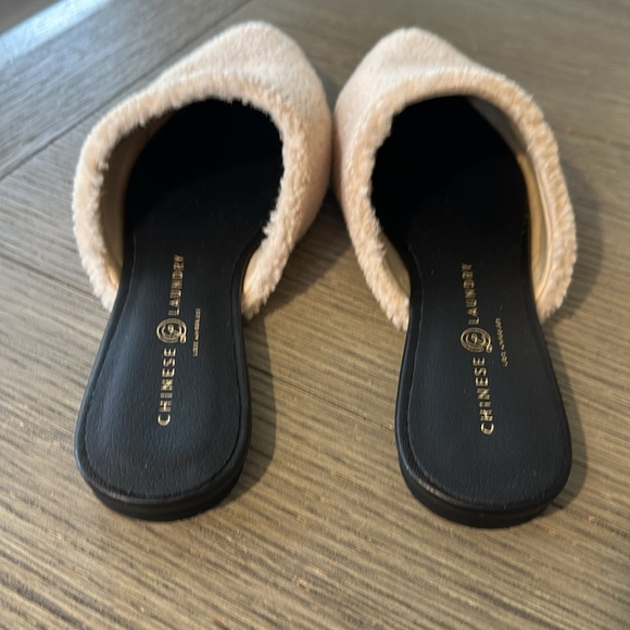 NWOT women’s Chinese laundry Ely shearling (faux fur) mules size 7.5 - Picture 3 of 5